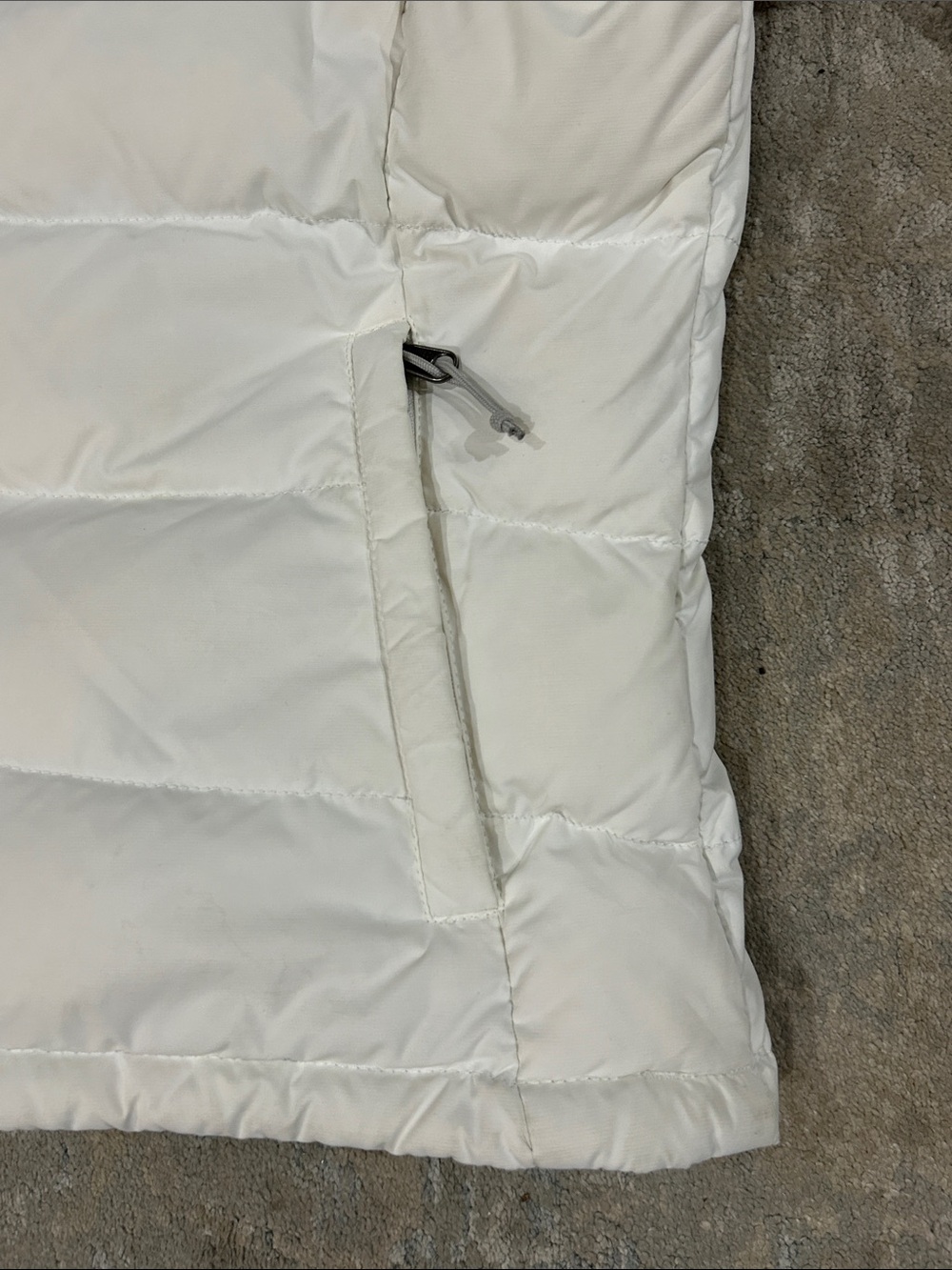 The North Face Women's White Quilted Puffer Jacket - Picture 5 of 8